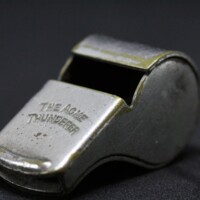 whistle-2465084_1920.jpg