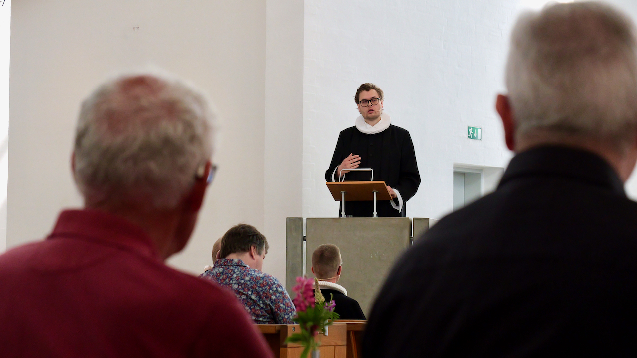 Sognepræst Julius Sommer holdt prædikenen til visitasen i Gullestrup