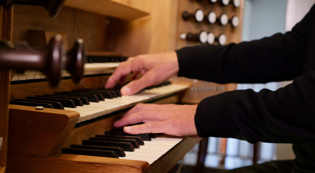 Jørgens hænder på klaveret